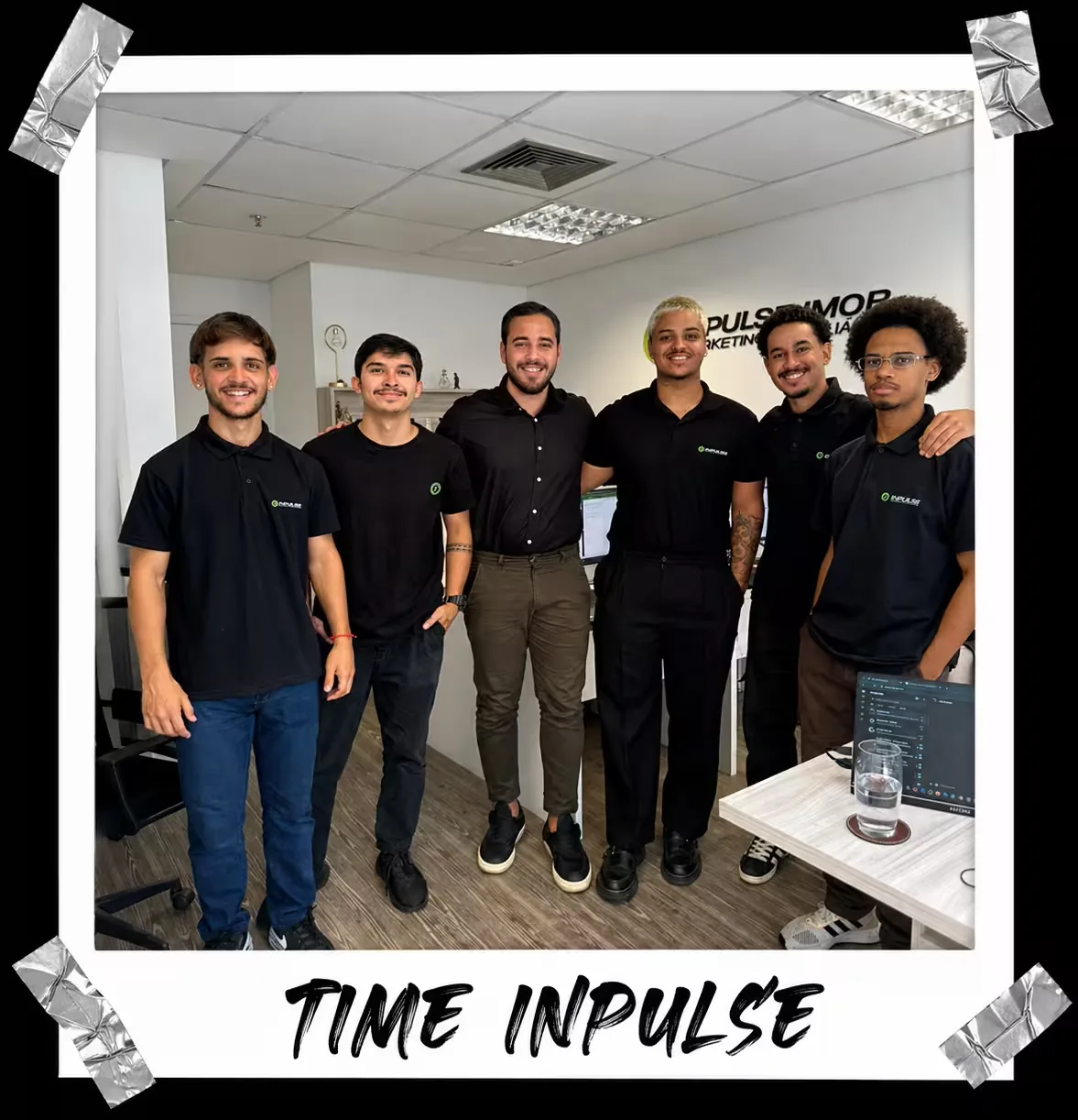 Time da InPulse Imob no escritório da Barra Olímpica, no Rio de Janeiro